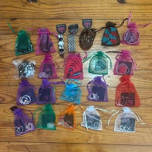 22 Piece Lot of Paparazzi Jewlery